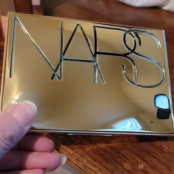 NARS Makeup Set with Pink and Red Shades - Picture 6 of 12